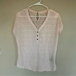 Kuhl medium pink short sleeve vneck shirt